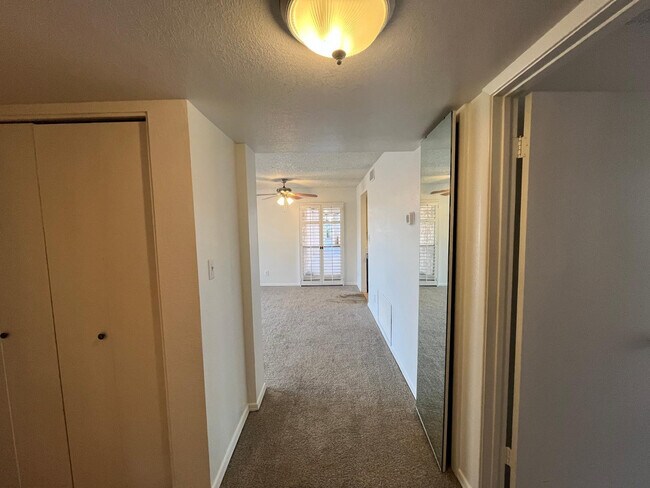 Building Photo - 11040 N 28th Dr