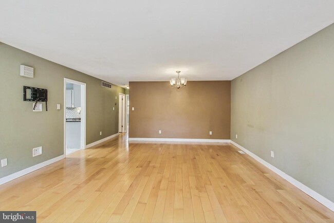 Building Photo - 412 Walnut Dr