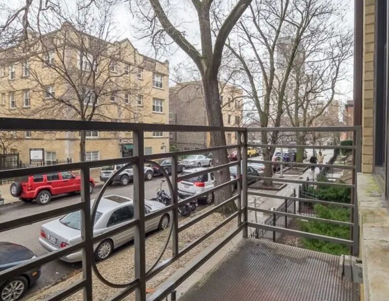 Building Photo - 917 W Dakin St