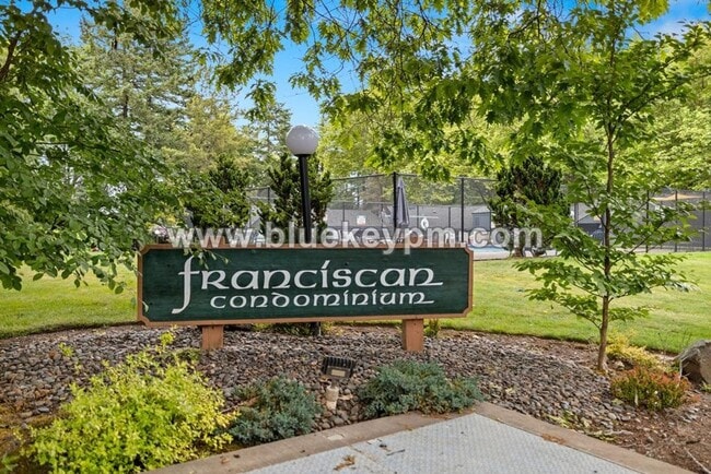 Building Photo - 2 Bed, 1 Bath Condo at Franciscan Condomin...