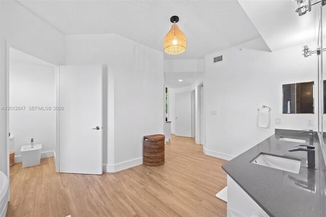Building Photo - 731 Crandon Blvd