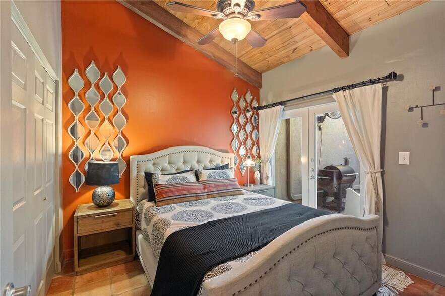 Building Photo - 228 NE 16th Ter