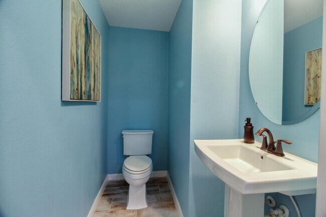 Building Photo - For Rent – Modern 3-Bedroom Townhome - Ava...
