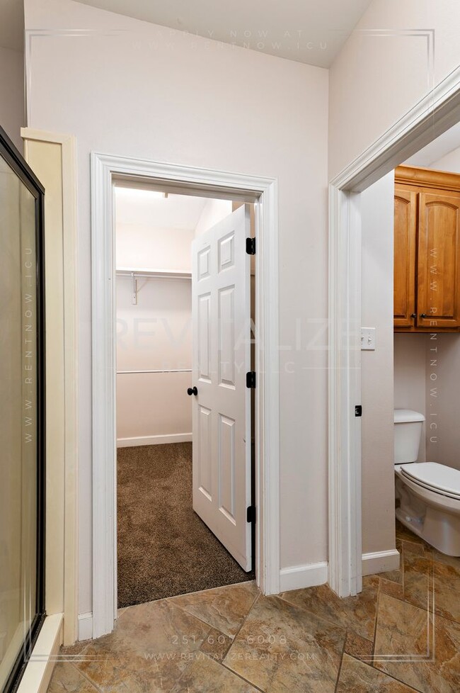 Building Photo - 3 Bed 2.5 Bath Townhome in West Mobile