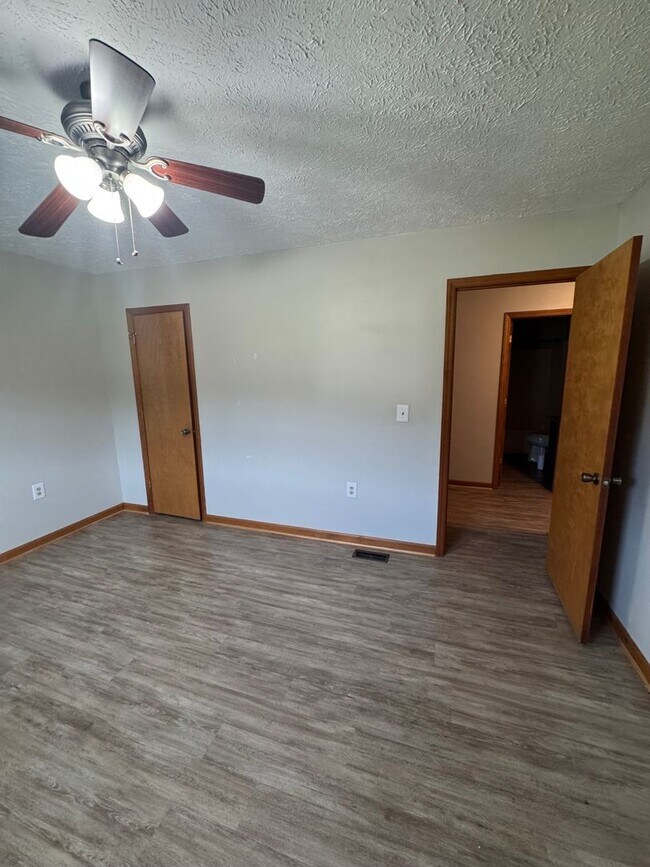 Building Photo - 4774 Mayfield Dr