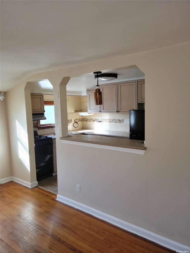Building Photo - 48 Hendrick Ave