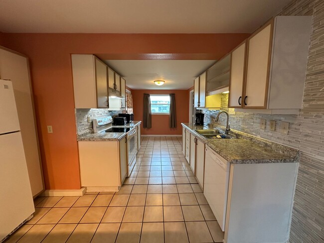 Building Photo - 3-Bedroom, 2-Bath Home Just Steps from the Beach – Daytona Beach