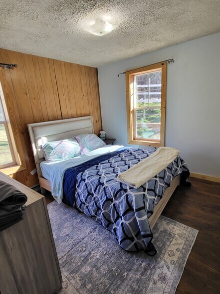 Building Photo - 1406 S Bartholomew Canyon Dr