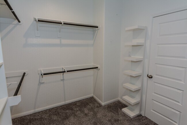 Building Photo - 4120 Split Ivy Dr