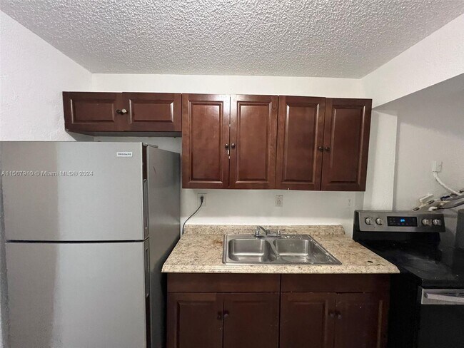 Building Photo - 715 NW 15th Terrace