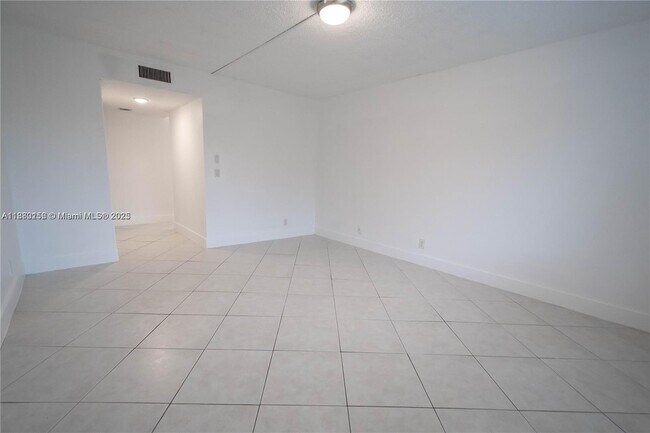 Building Photo - 16471 Blatt Blvd