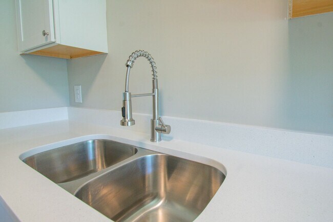 Building Photo - 621 Winthrop Ct