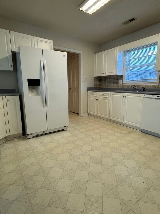 Building Photo - Not to be Missed on Heritage Square!