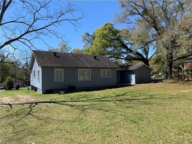 Building Photo - 3 Bedroom 1 Bathroom House in Mobile- FIRST MONTH RENT HALF OFF!!!