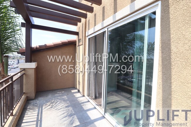 Building Photo - $1000 off 1st months rent  3-Bed Apartment