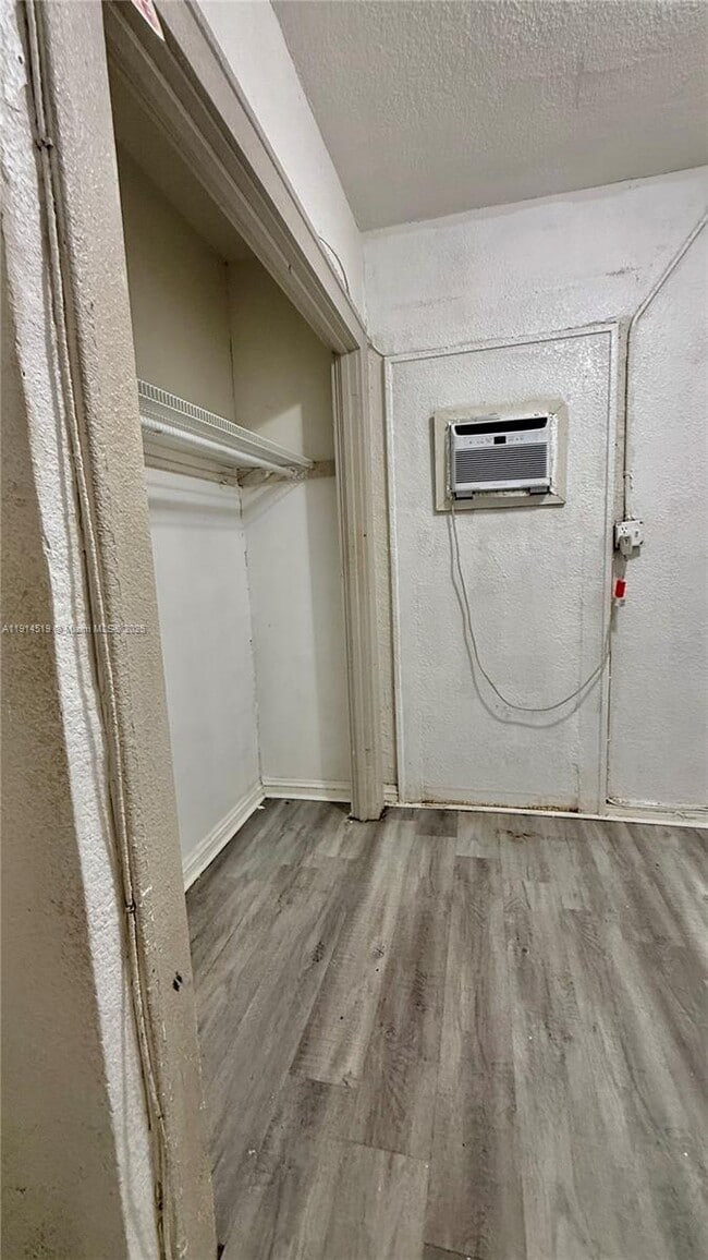 Building Photo - 444 SW 10th Ave