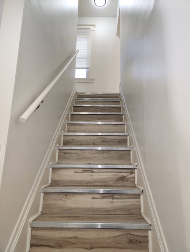 Building Photo - 3 bedroom 2 bath with Garage