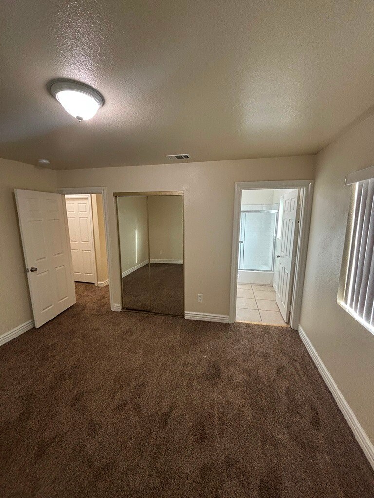 Building Photo - 128 E 62nd St