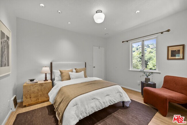 Building Photo - 8316 Maple Dr