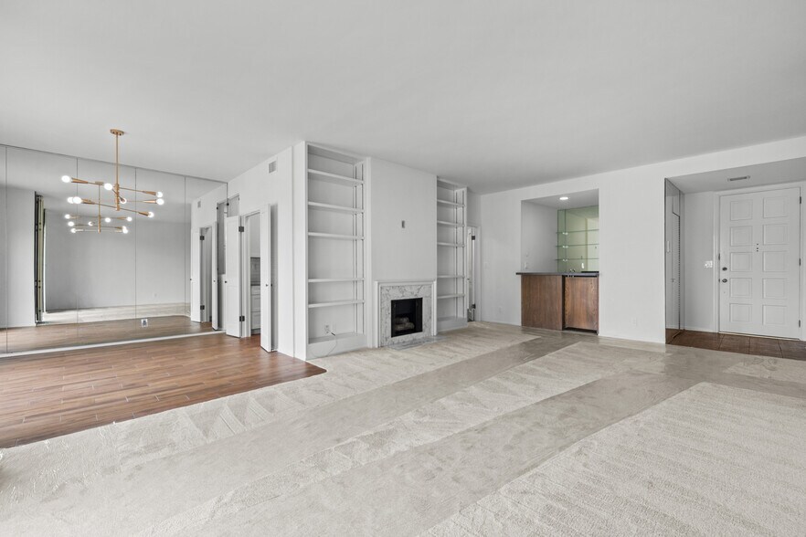 Building Photo - 1167 Roxbury Dr