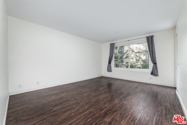Building Photo - 117 N Gale Dr