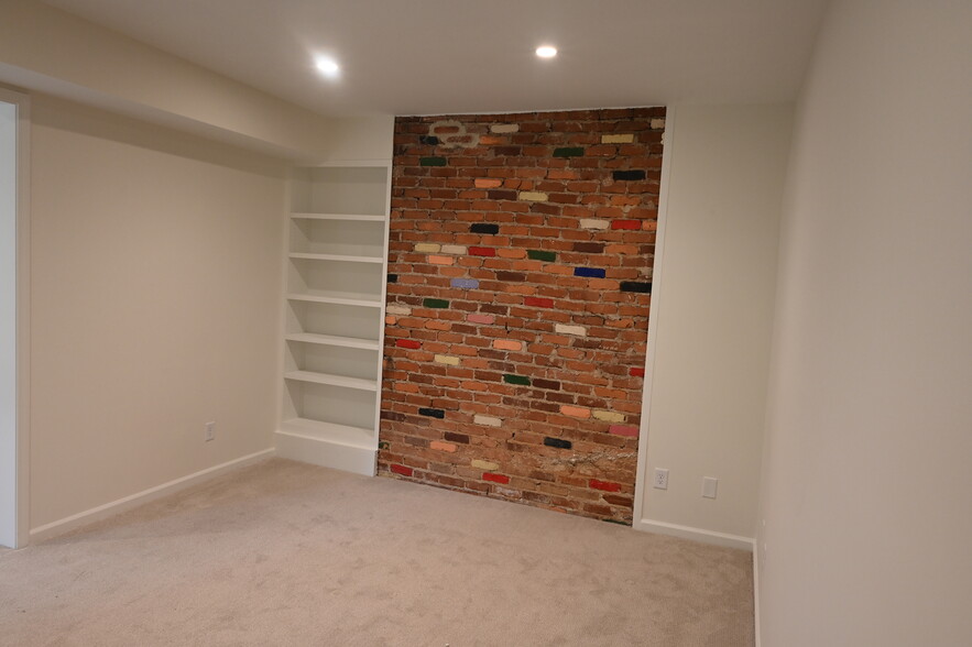 Bedroom - 2414 Glenwood Dr NE