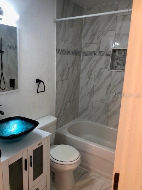 Building Photo - 1802 E Comanche Ave