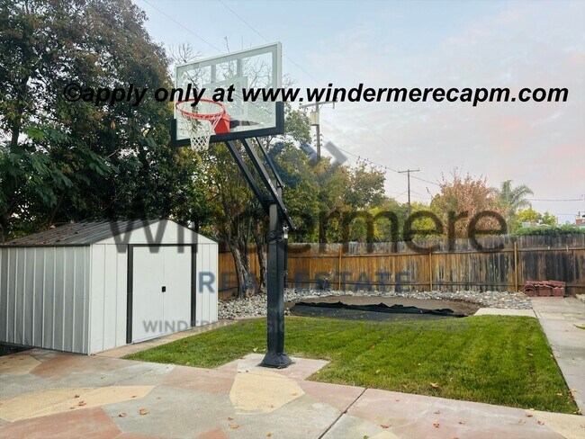 Building Photo - Charming 3 Bedroom Home with Bonus Room & ...