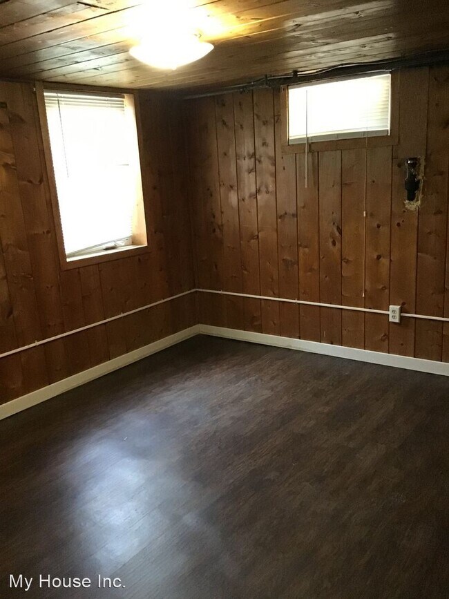 Building Photo - 3 br, 1 bath House - 1120 West Myrtle Street