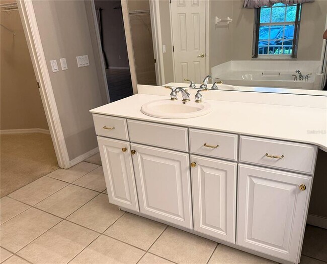 Building Photo - 417 Lake Butler Dr