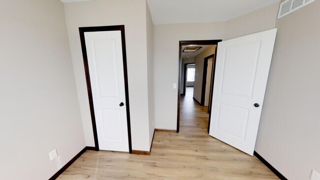 Building Photo - Fawn Grove
