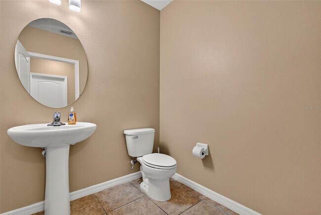 Building Photo - 817 Ashentree Dr