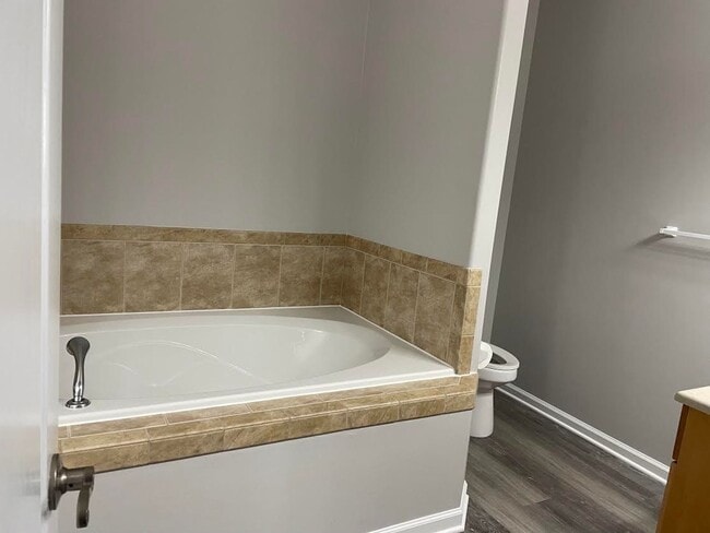 Building Photo - Woodbridge Pointe