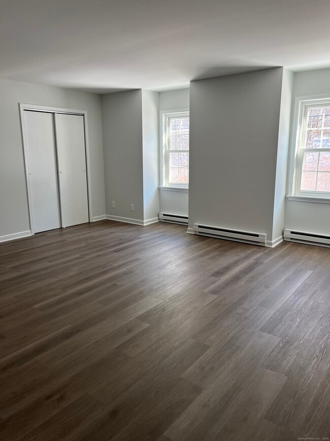Building Photo - 106 Grove St