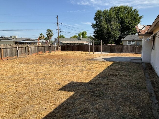 Building Photo - APPLY NOW!!!!