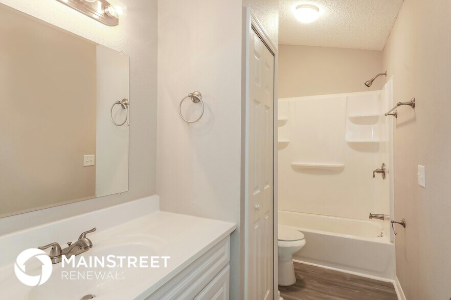 Building Photo - 7871 Moss Pointe Trail E