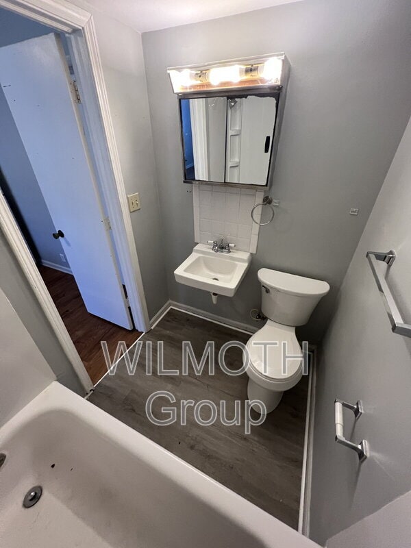 Building Photo - 318 N Clark St