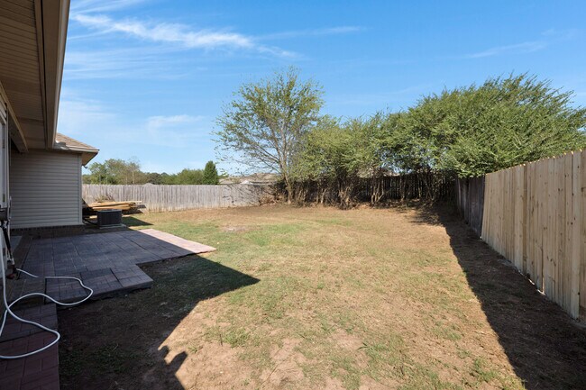 Building Photo - 472 Prairie Field Dr