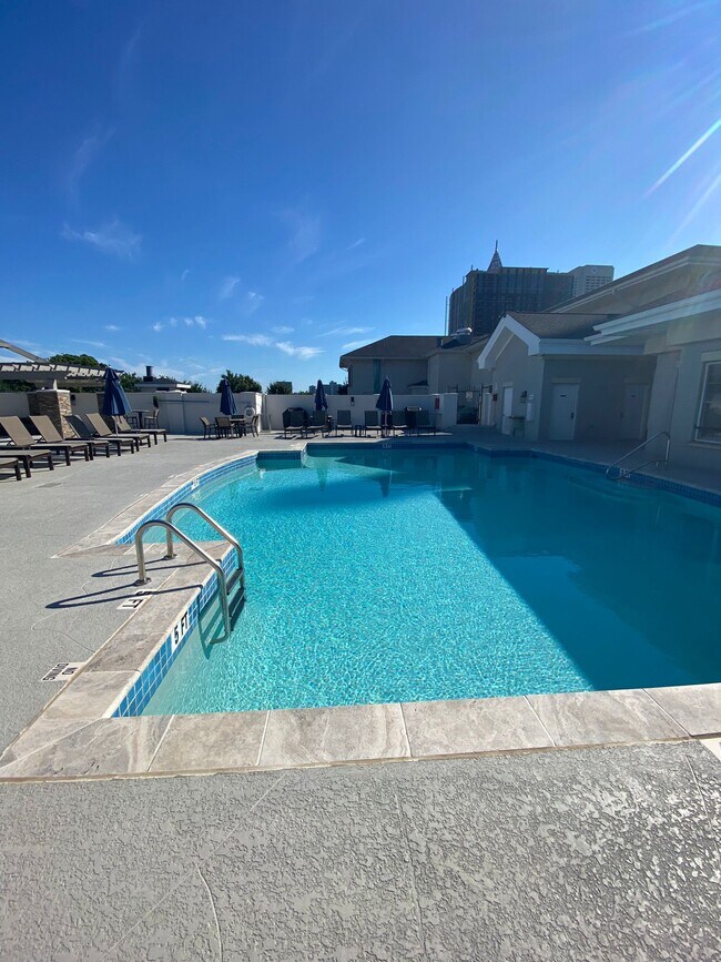 Building Photo - 850 Piedmont ave