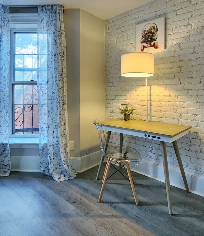 Building Photo - Brownstone charm! 1Bed1bath, first floor brownstone rowhouse condo. Prime location