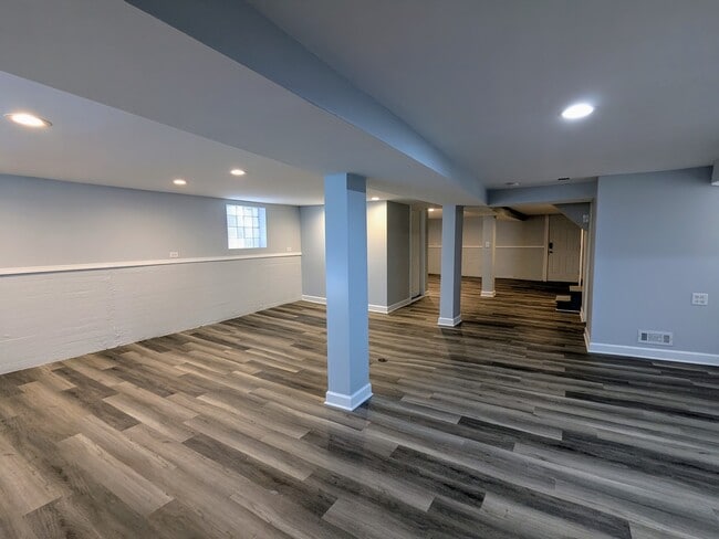 Building Photo - 834 N Kolin Ave