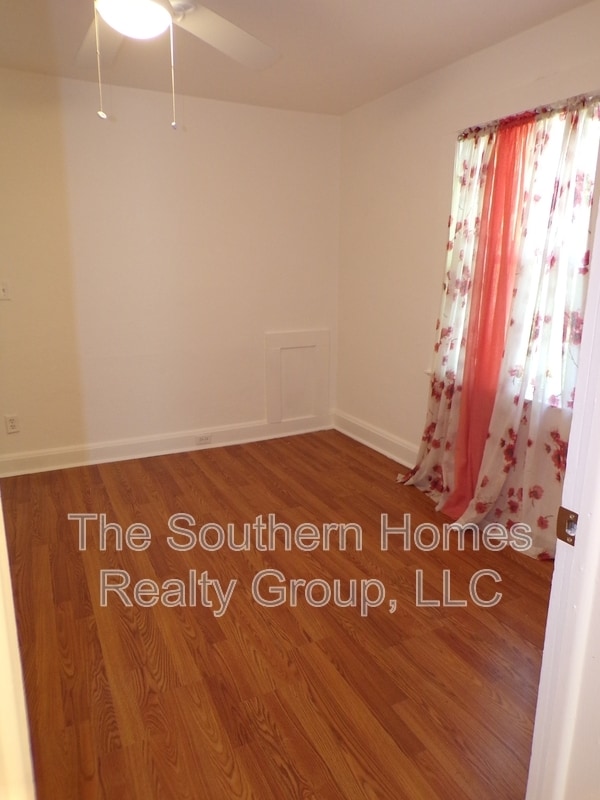 Building Photo - 103 McMinn Ave