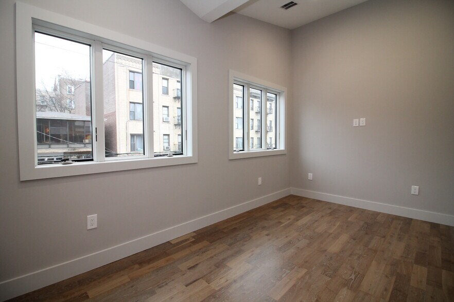 Building Photo - 21 65th St