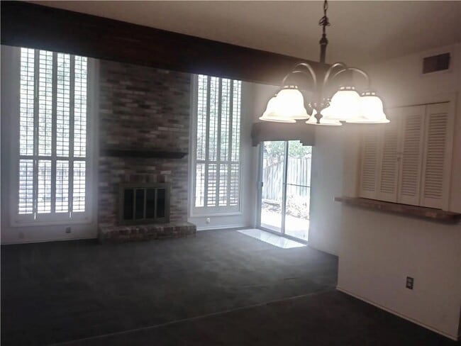 Building Photo - 8226 Summer Side Dr