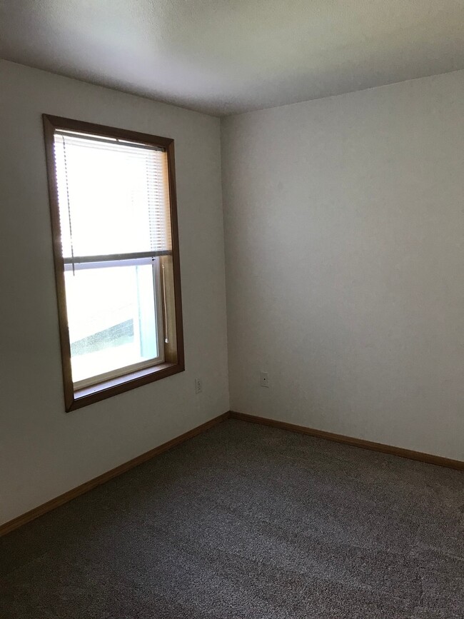 Building Photo - 473-475 SE Excel St