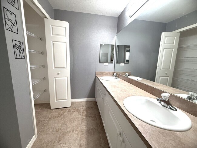 Building Photo - FIRST MONTH'S RENT FREE! STUNNING 4/2/2 IN NW CAPE!