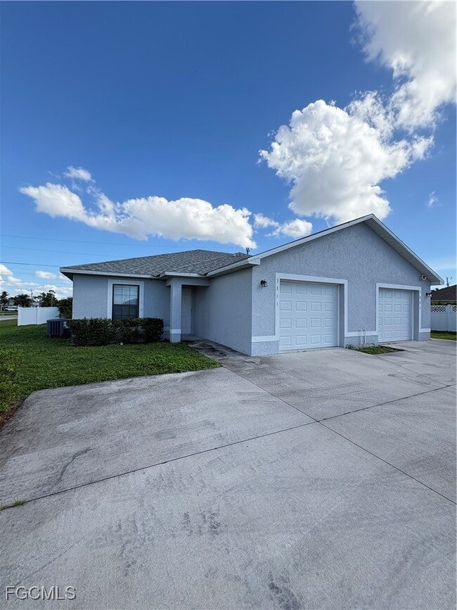 Building Photo - 3803 Chiquita Blvd S