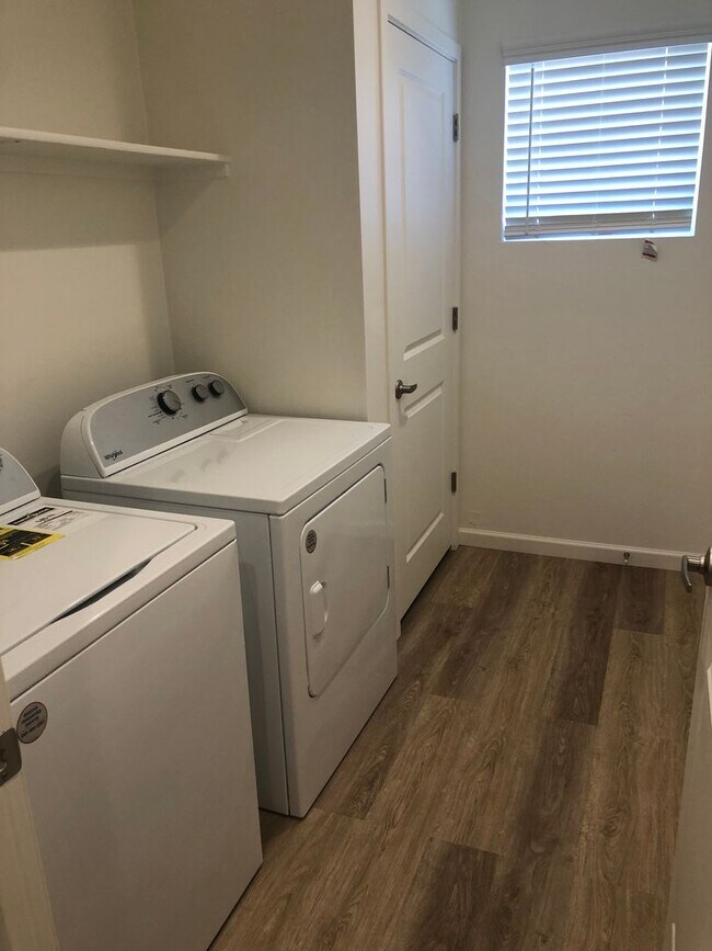 Building Photo - 2389 S Clovis Place-