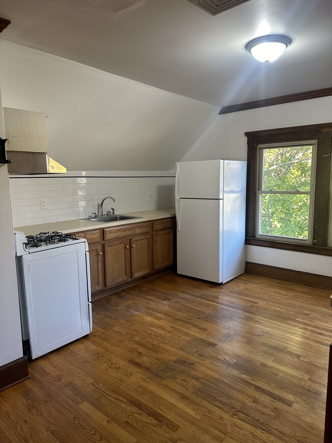 Kitchen - 193 Maple St