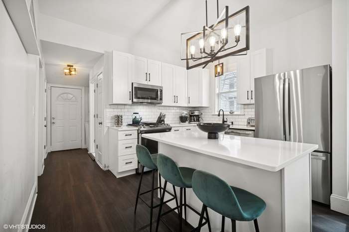Kitchen - 2512 W Lyndale St